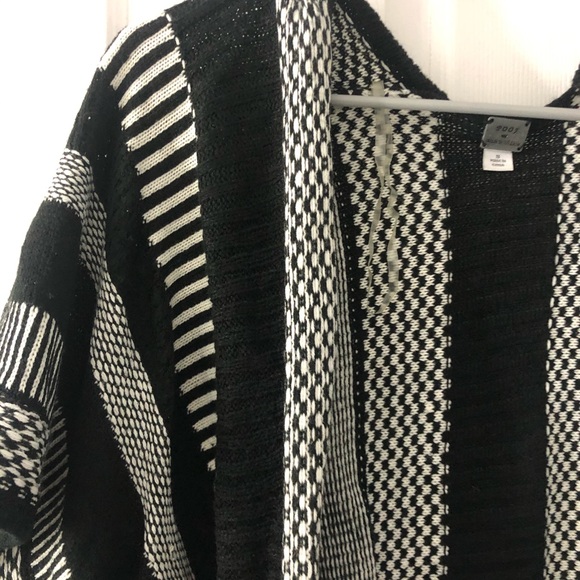 Black Open Sweater with Short Sleeves - Picture 2 of 3